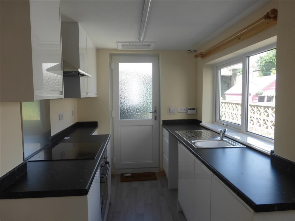 Property photo 3 of 9 Kitchen