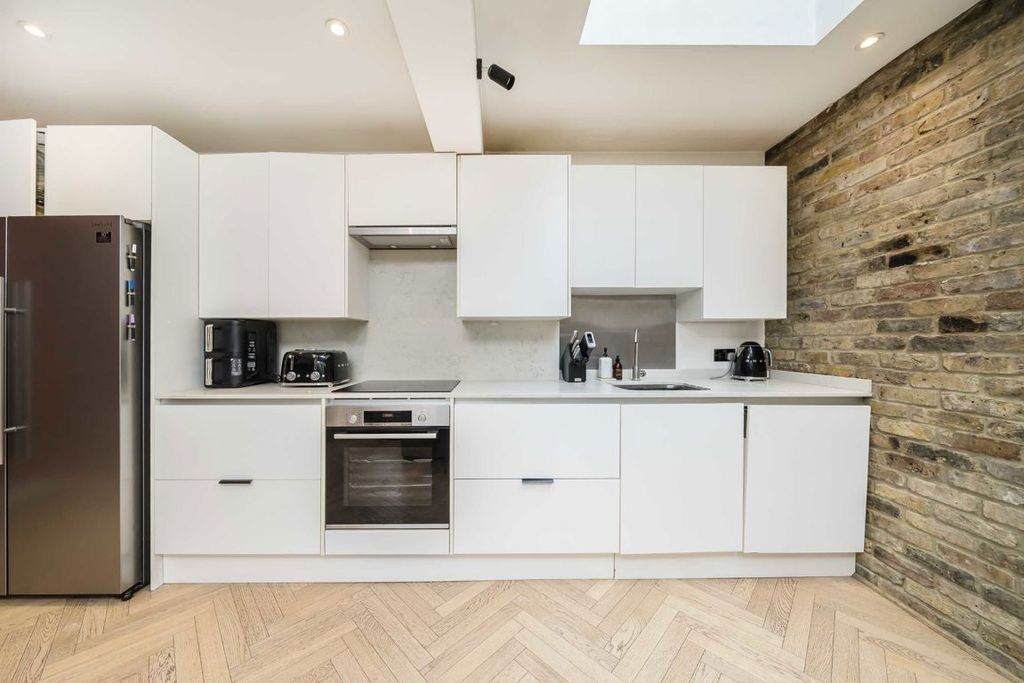 Property photo 2 of 8