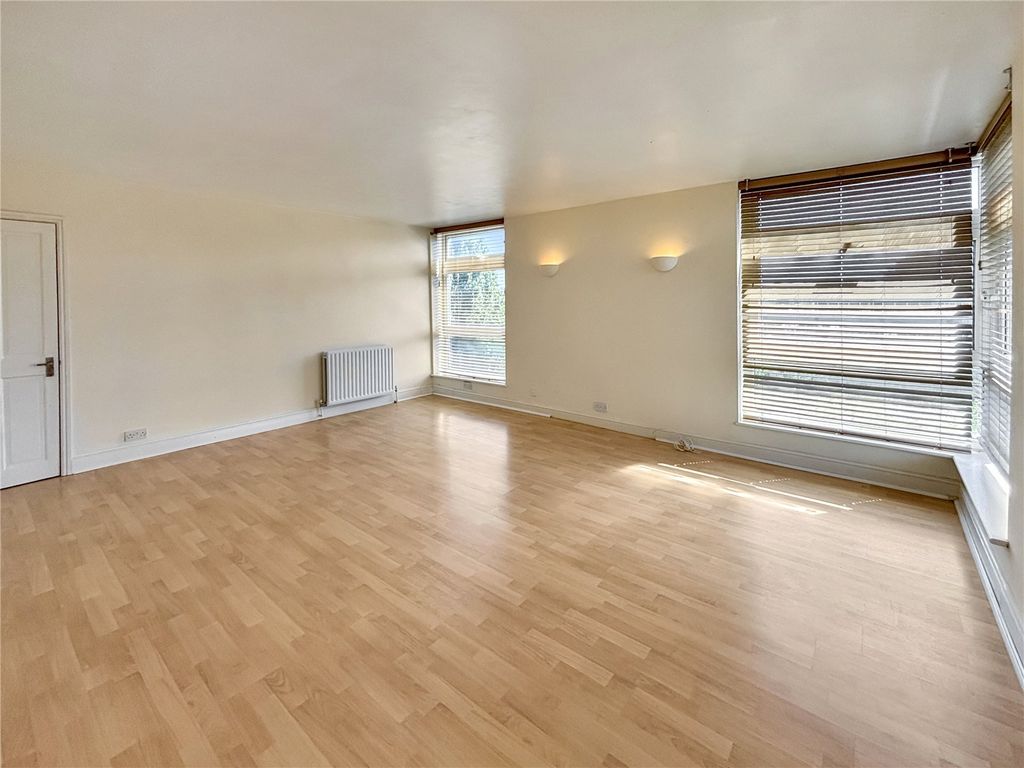 Property photo 3 of 9 Picture No. 11