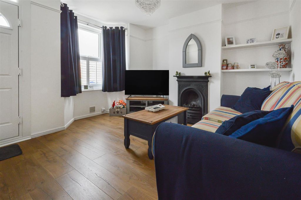 Property photo 3 of 10 2_82055.Jpg