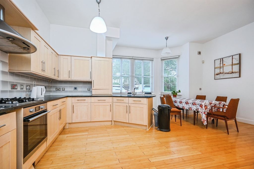 Property photo 2 of 8 Kitchen