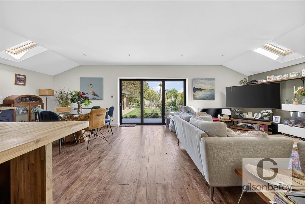 Property photo 3 of 38 Gb-20.Jpg