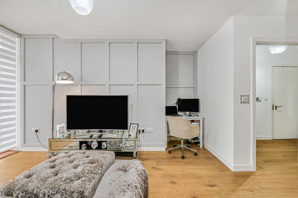 Property photo 2 of 14 Lauren Burnett - Amelia Street, London, Se17 3Py 17.Jpg
