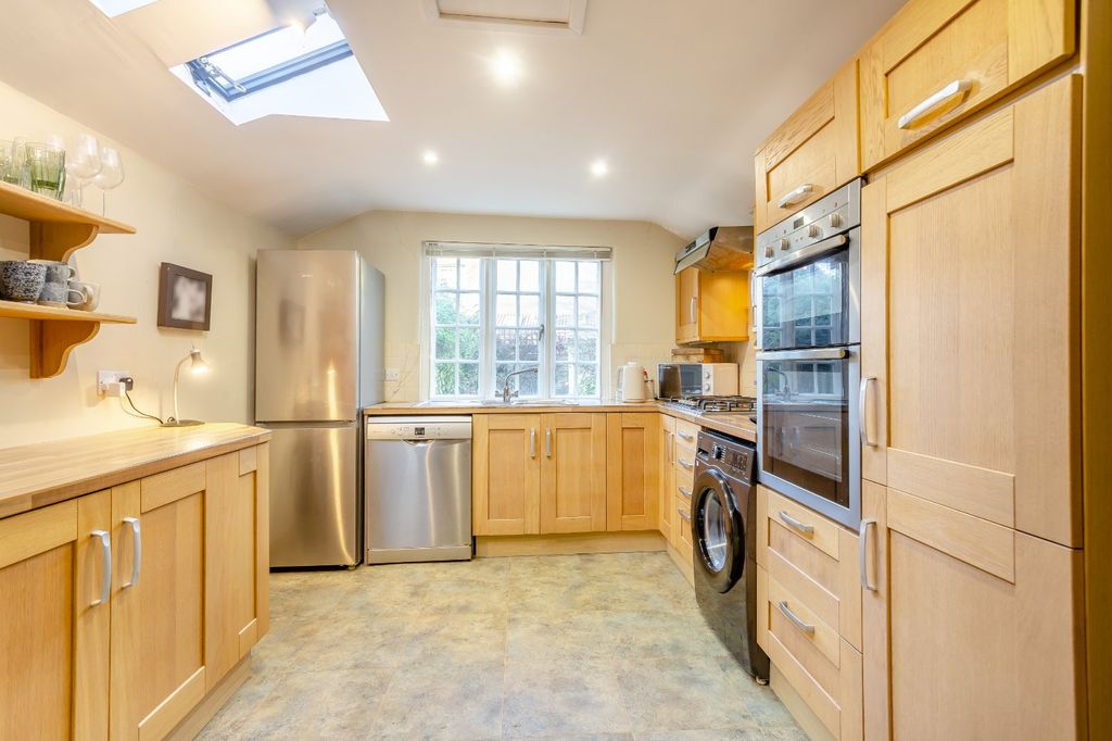 Property photo 3 of 16 Picture No. 14