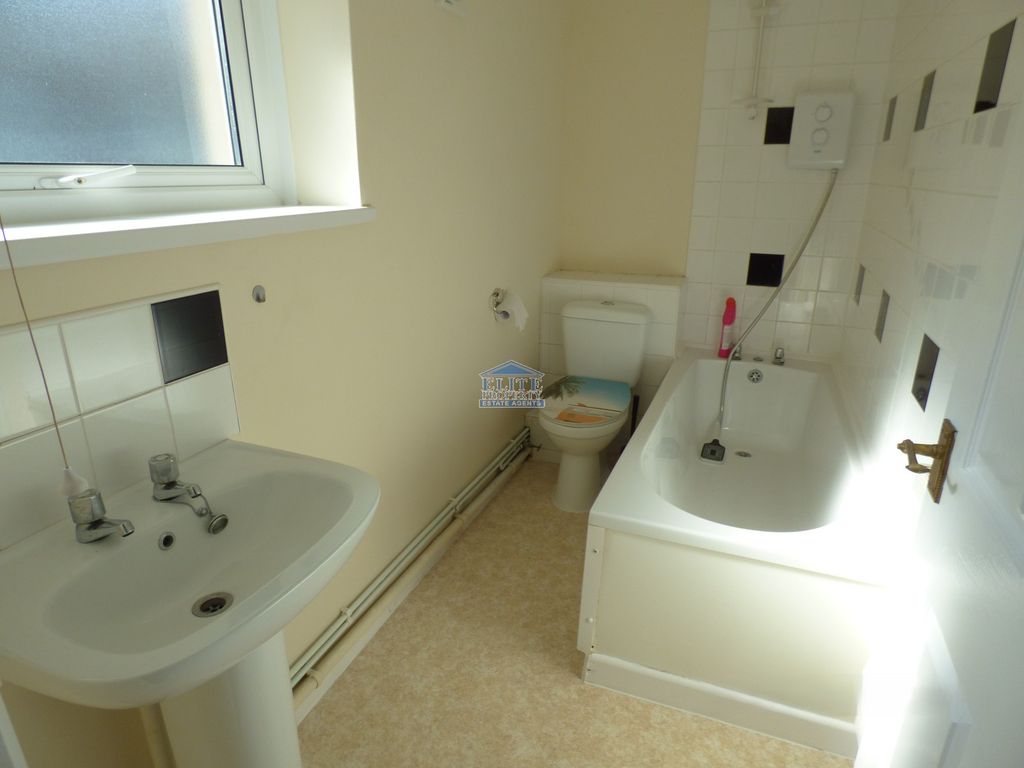 Property photo 3 of 6 Bathroom