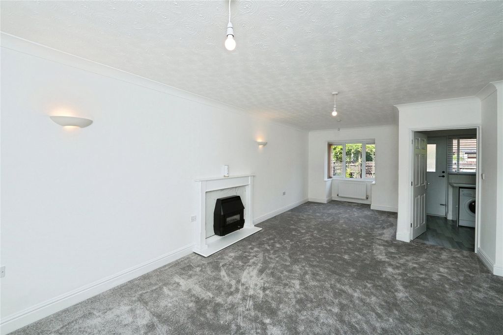 Property photo 2 of 10 Lounge