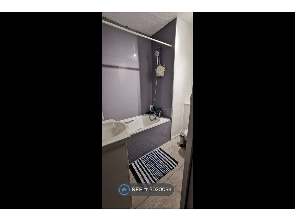 Property photo 3 of 5 Bathroom W/ Bathshower &amp; Toilet
