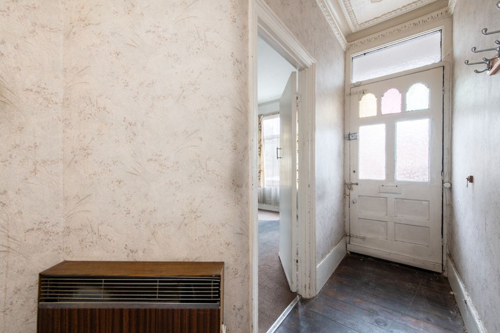 Property photo 2 of 25 4646921