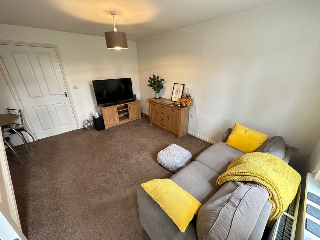 Property photo 2 of 8 Lounge