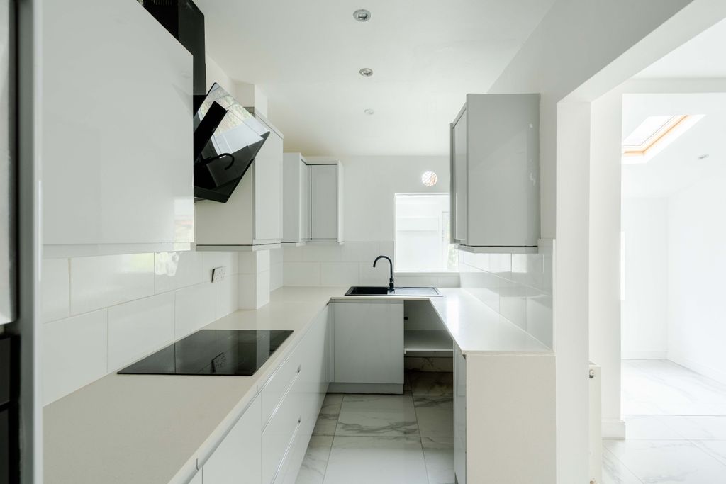 Property photo 2 of 21 15