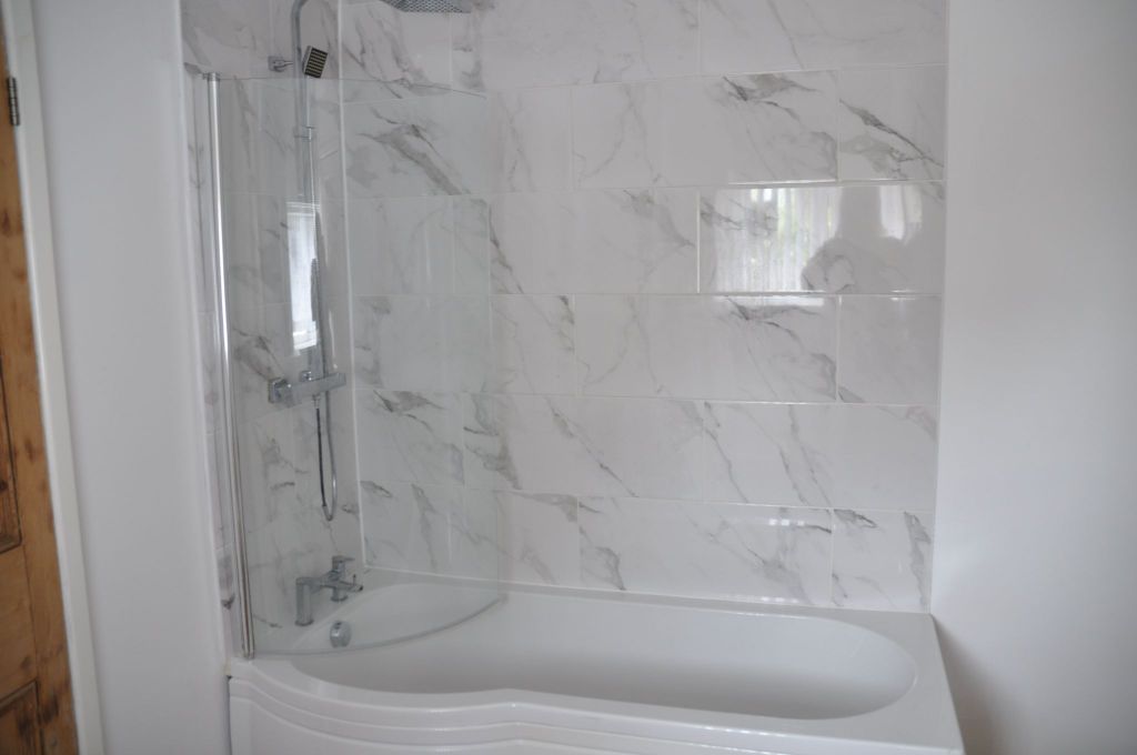 Property photo 2 of 8 Bathroom