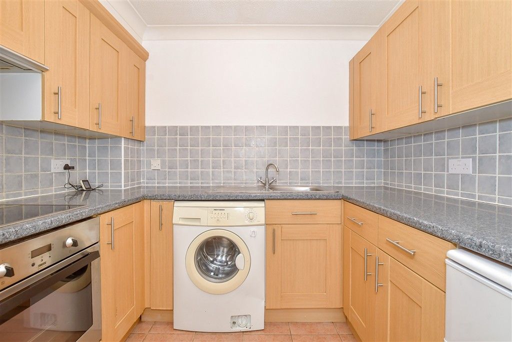 Property photo 3 of 10 Kitchen