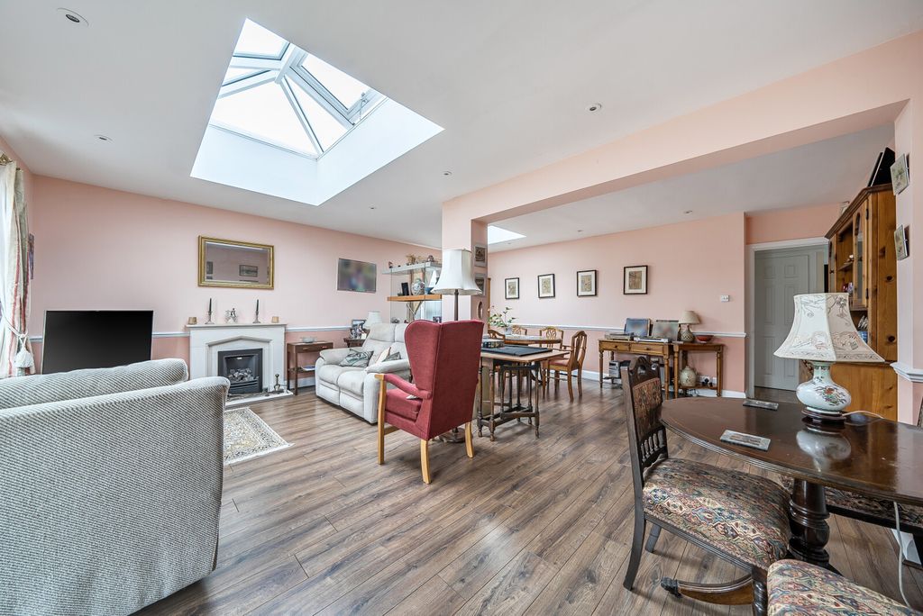 Property photo 3 of 15 1408702-12-698B32...