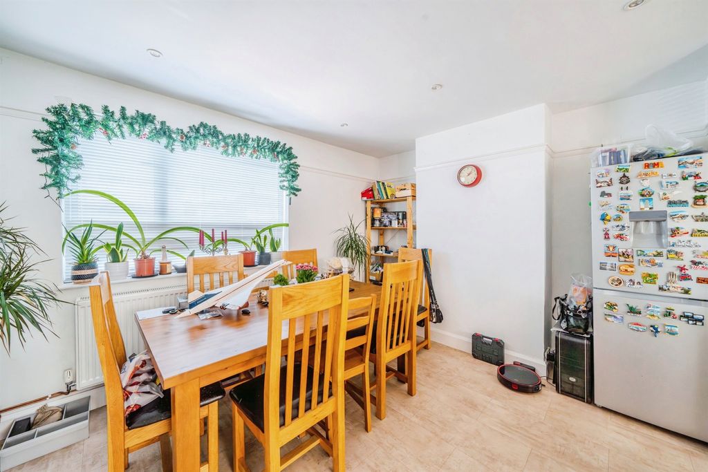 Property photo 3 of 18 Image