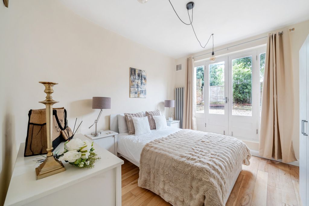 Property photo 3 of 19 1418157-15-699832...