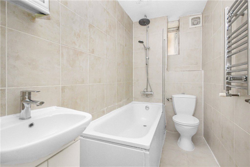 Property photo 2 of 10 Bathroom