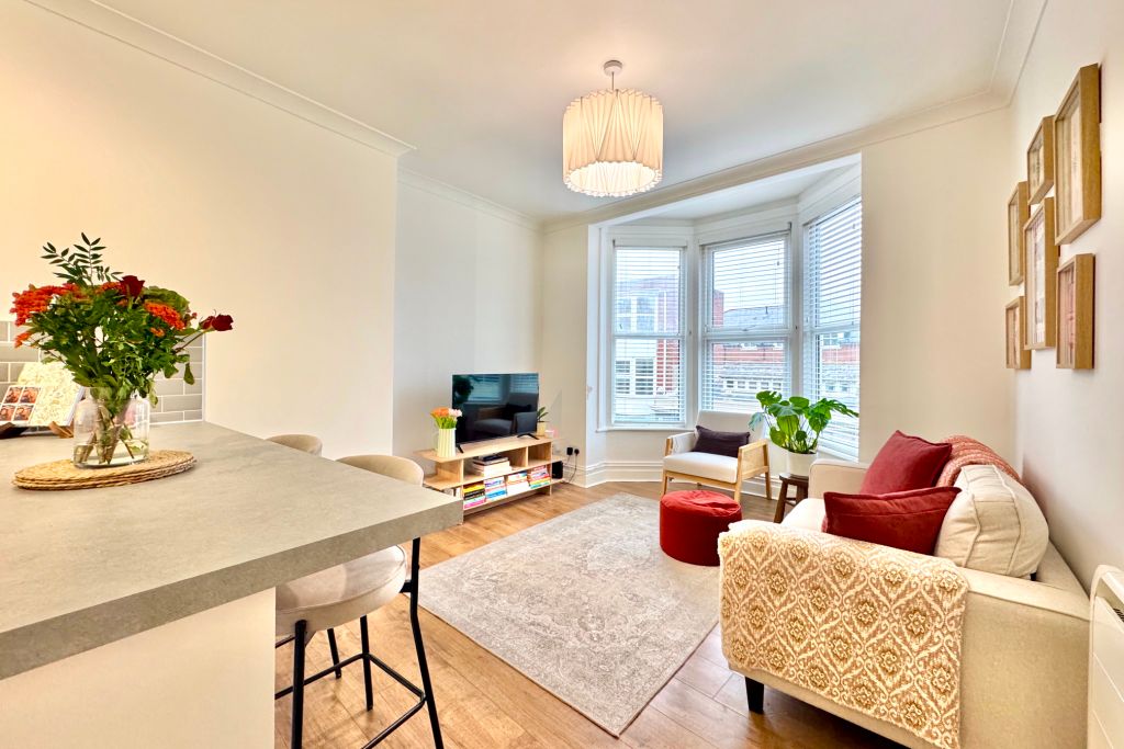 Property photo 1 of 7 Living Room