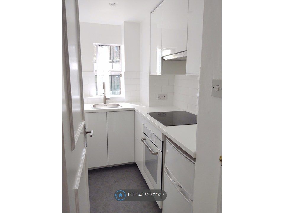 Property photo 3 of 6 Kitchen