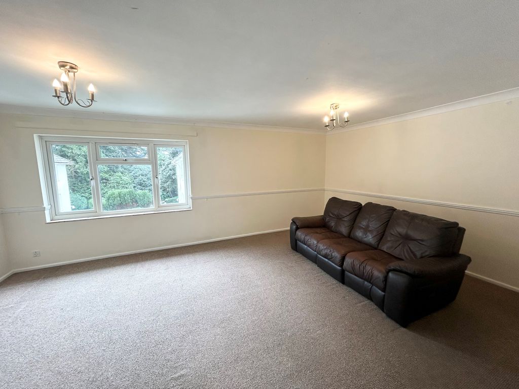 Property photo 3 of 14 Living Area