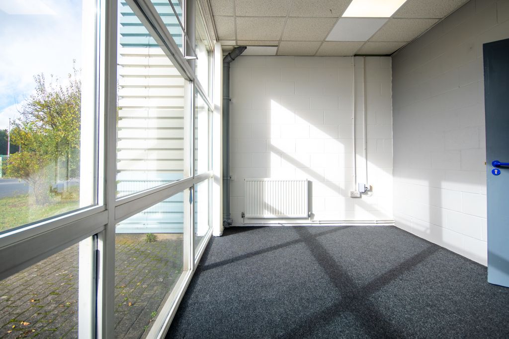 Property photo 3 of 8 Photo 4