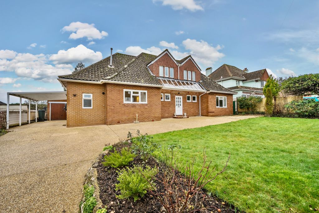 Property photo 1 of 28 .