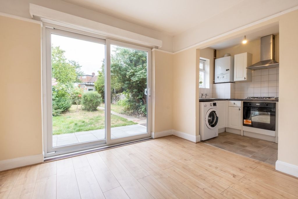 Property photo 3 of 8 14