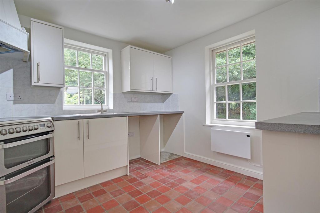 Property photo 3 of 14 Kitchen 2.Jpg