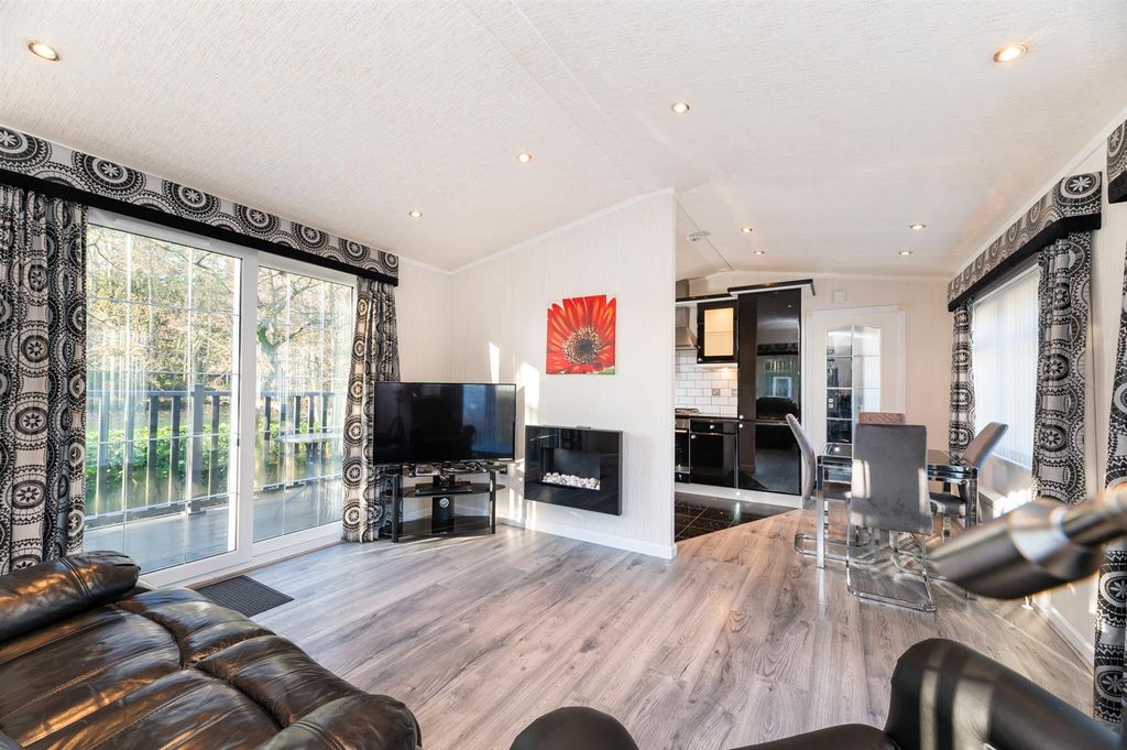 Property photo 2 of 25 Living Accommodation