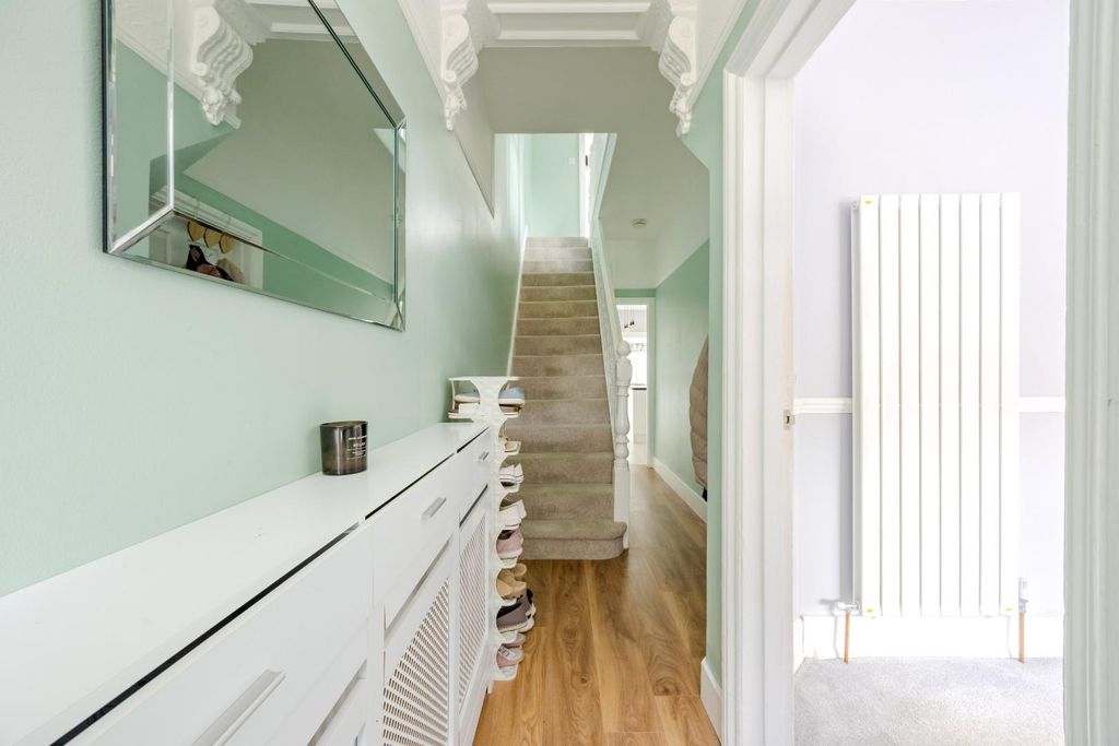 Property photo 3 of 27 Hallway