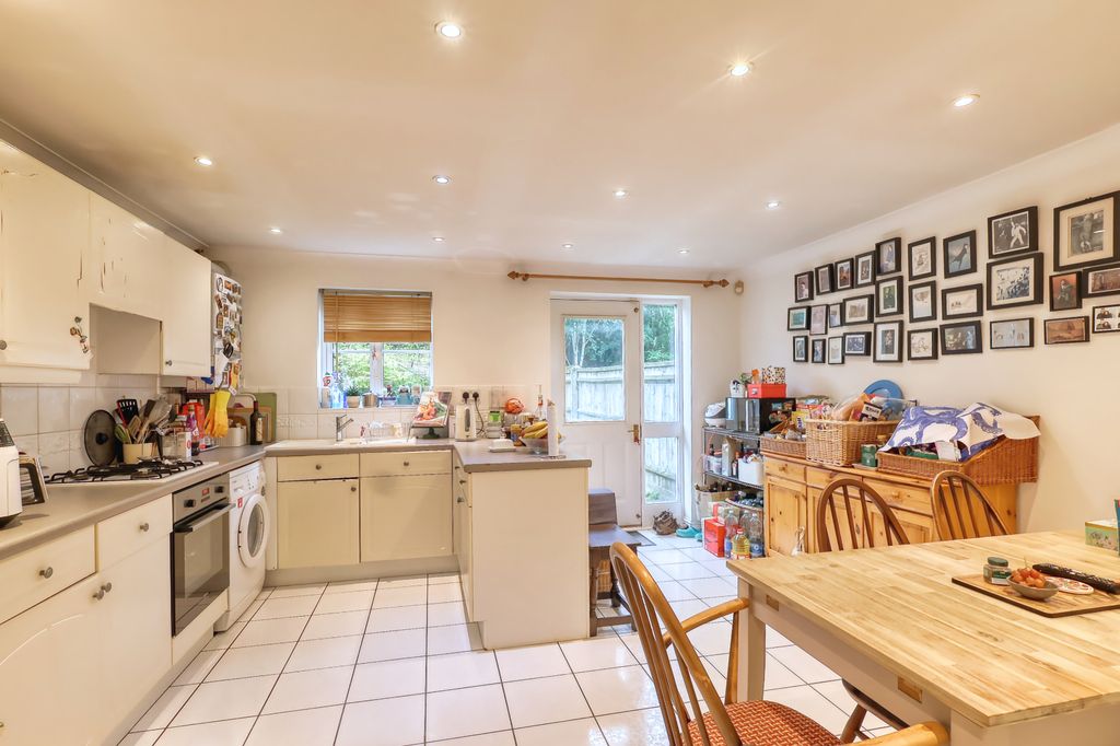 Property photo 2 of 12 Picture No. 11