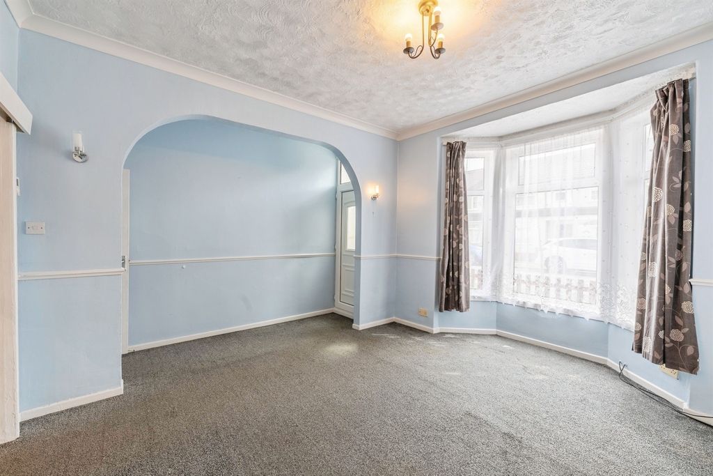 Property photo 3 of 11