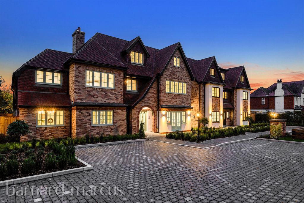 Property photo 1 of 12