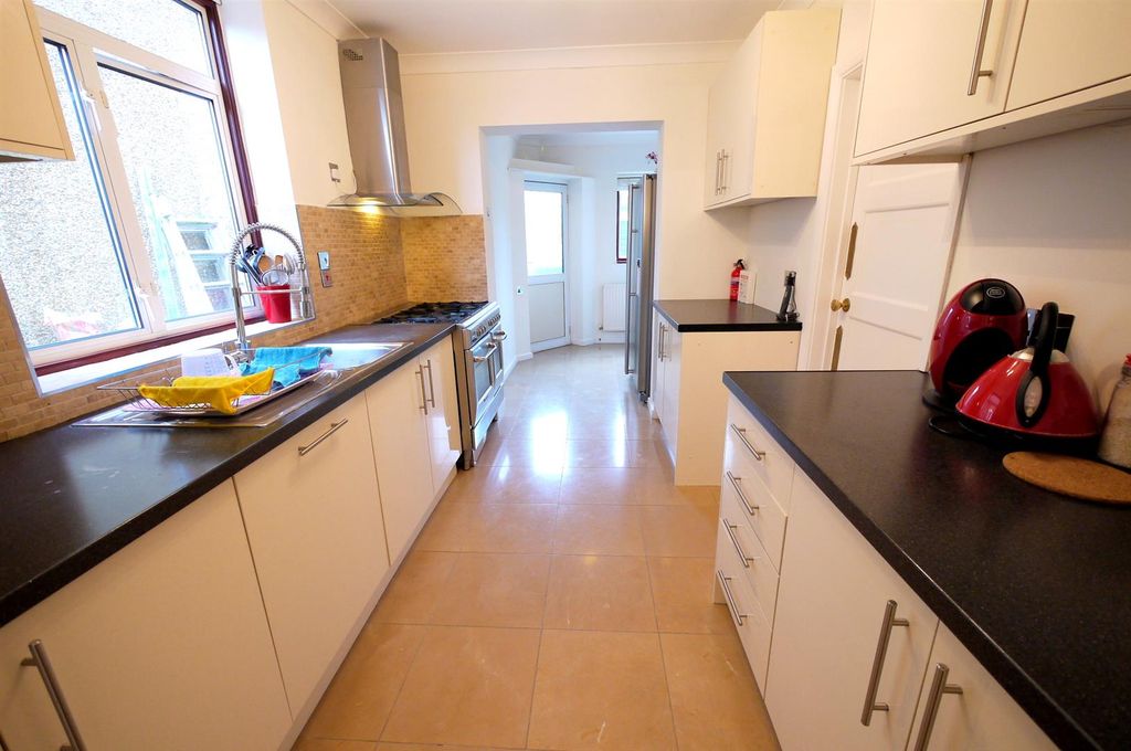 Property photo 2 of 14 Kitchen