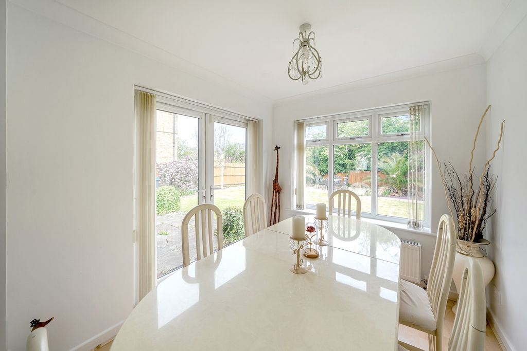 Property photo 3 of 25 Dining