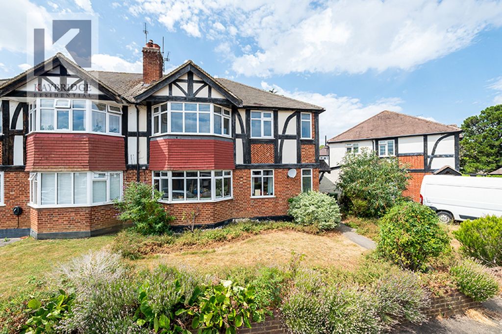 Property photo 1 of 11 The Spinney, Cheam Sm3 8Jg