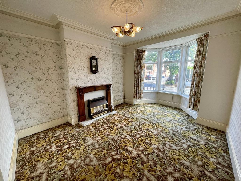 Property photo 2 of 10 Lounge
