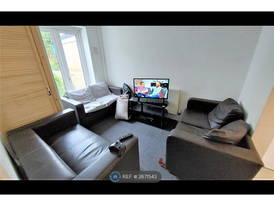 Property photo 3 of 12