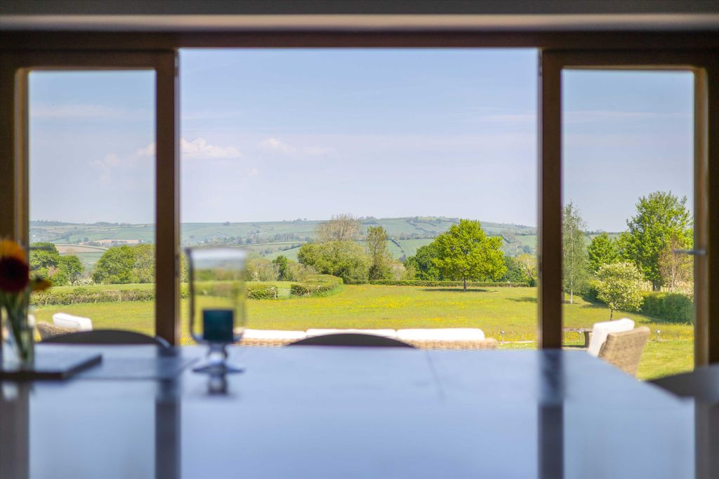 Property photo 2 of 31 Image