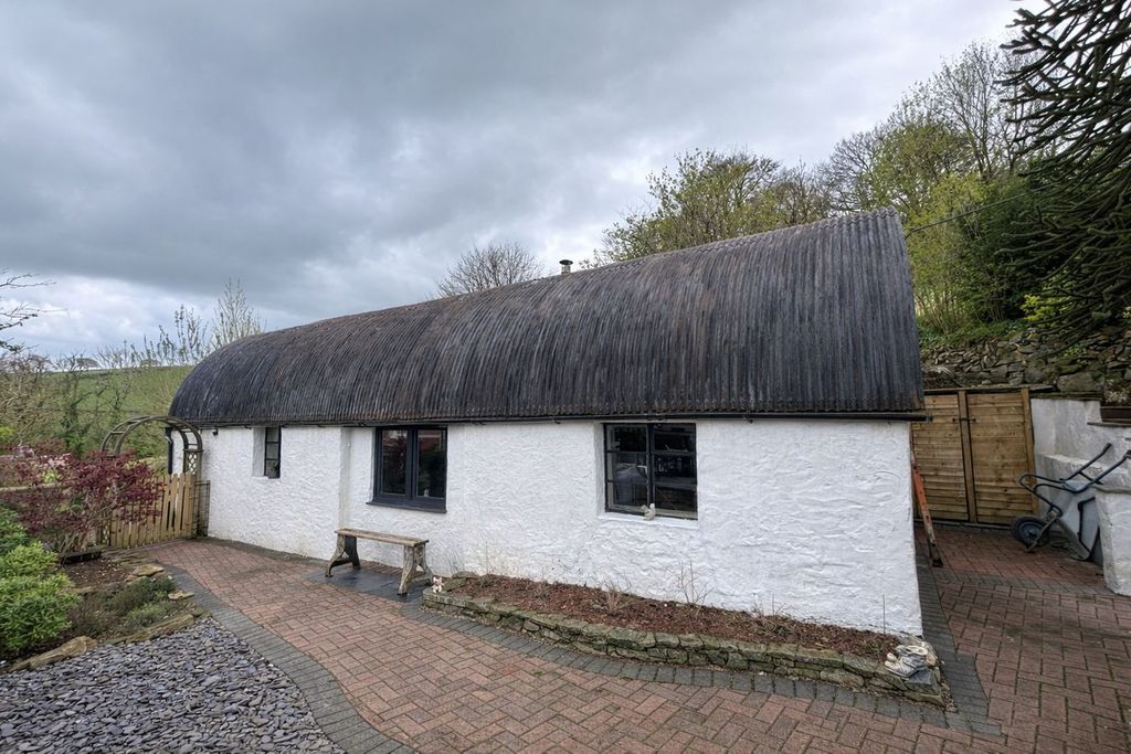 Property photo 2 of 31