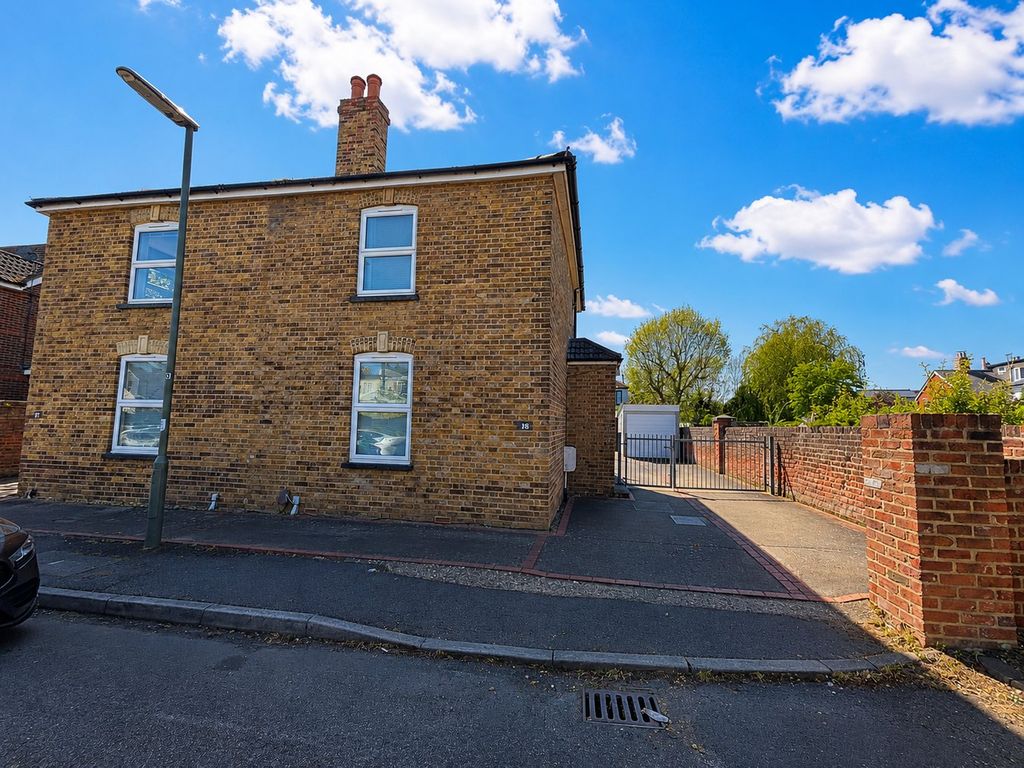 Property photo 1 of 9