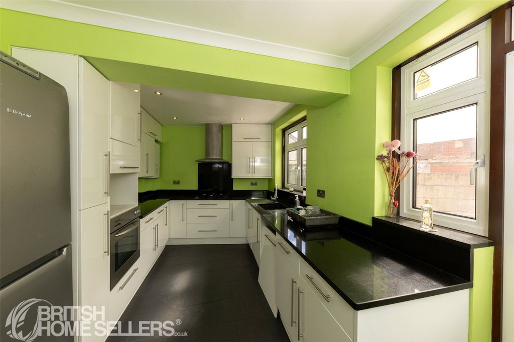 Property photo 2 of 16 Picture No. 06