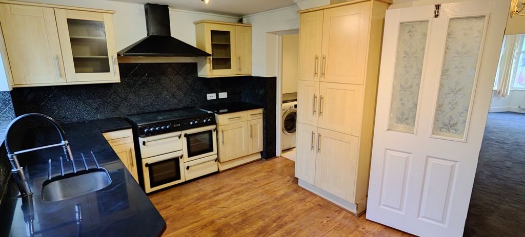 Property photo 2 of 19 Photo 3