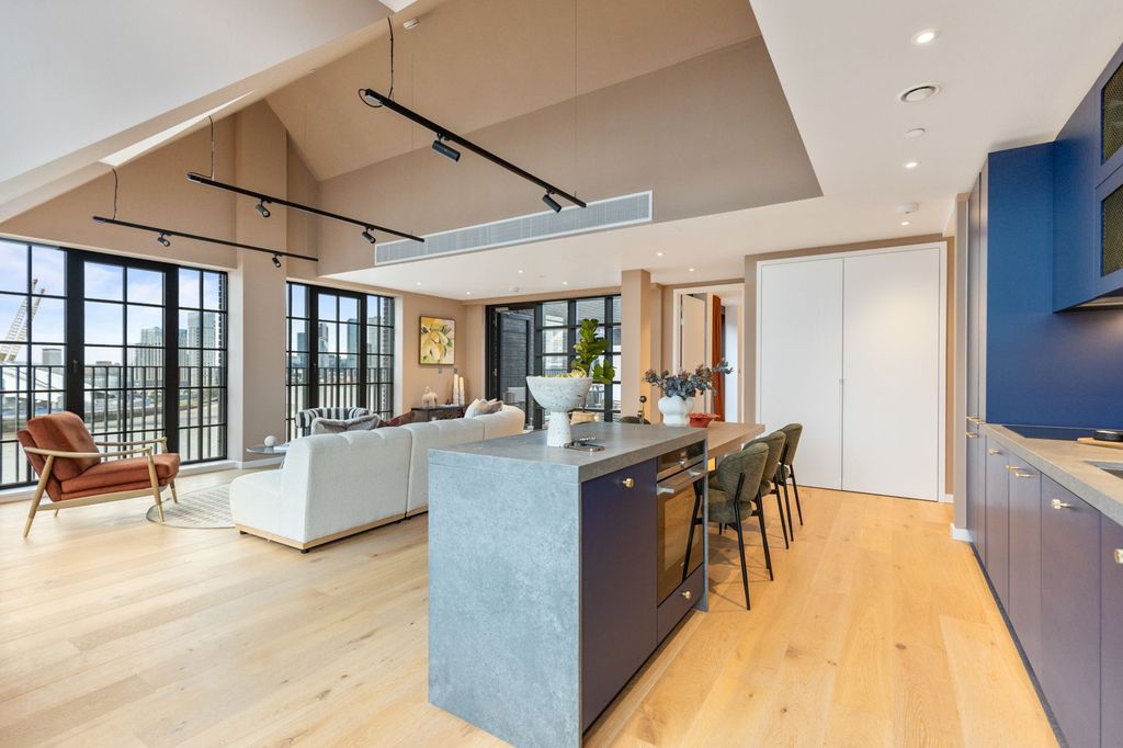 Property photo 2 of 27