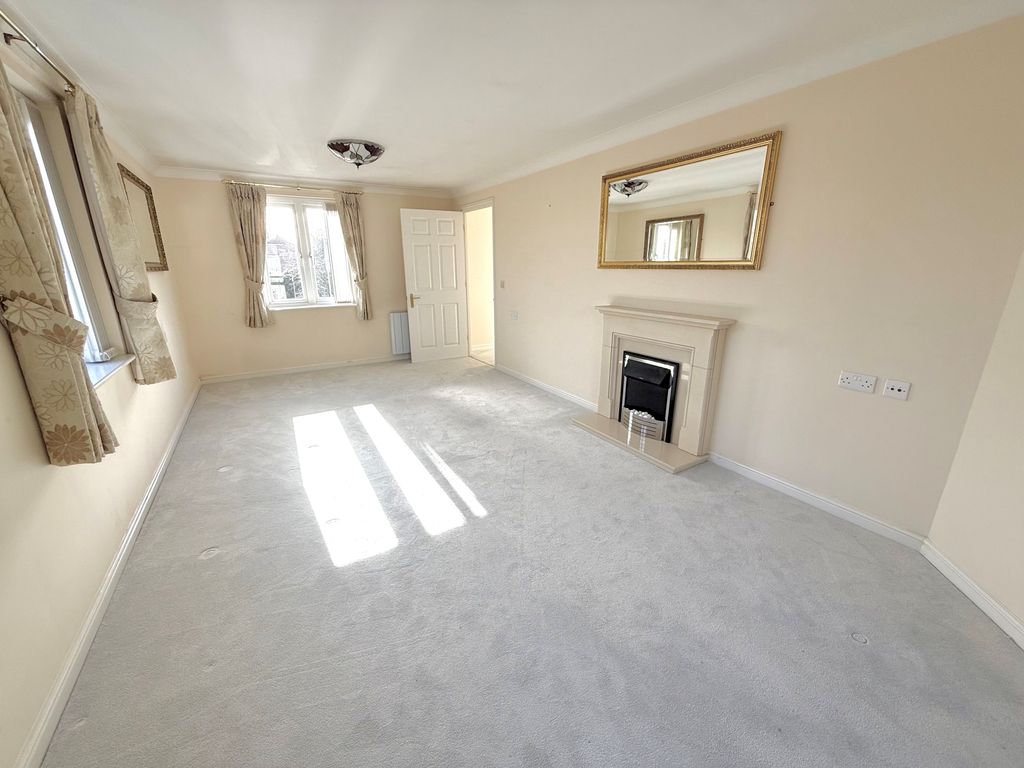 Property photo 2 of 12 39 Milliers Court Lounge 1