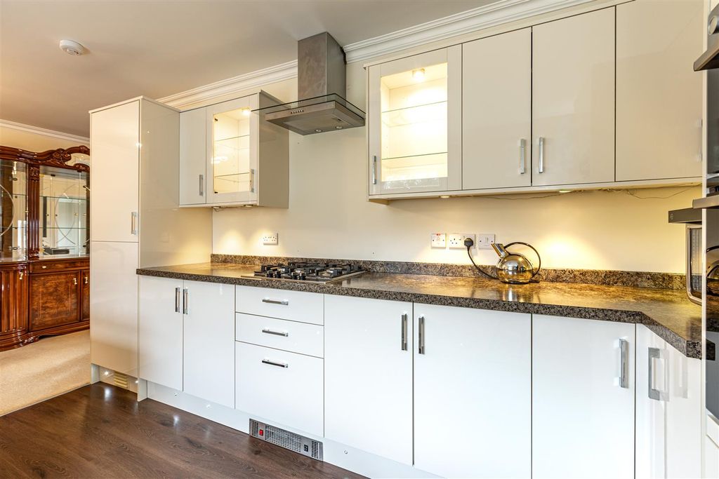Property photo 3 of 23 51 Glenburn Avenue Newtown St Boswells 09.Jpg