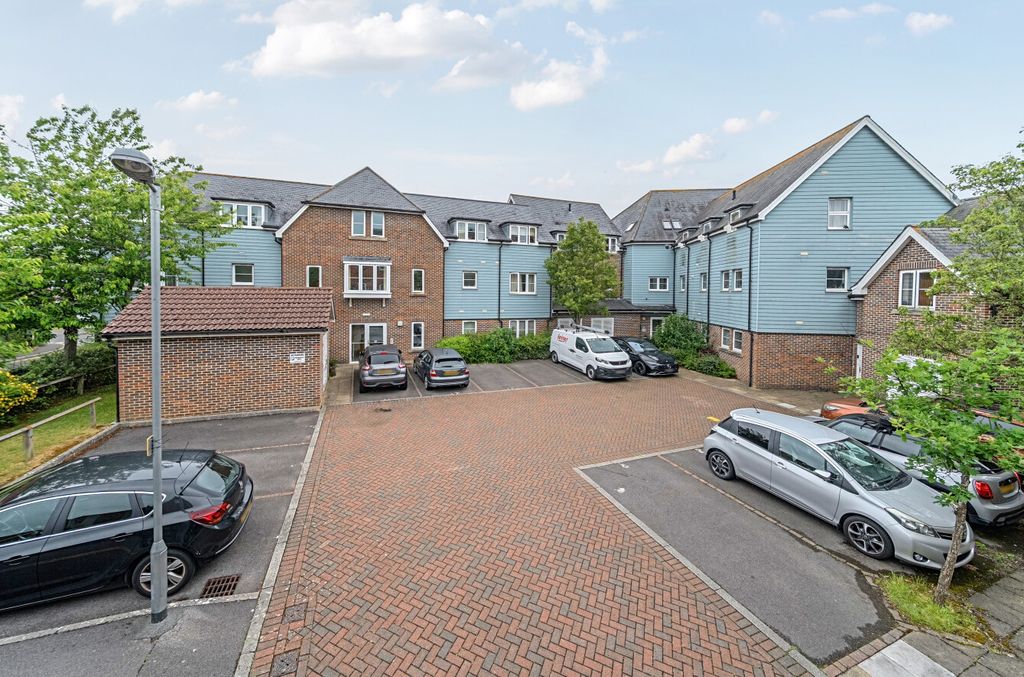 Property photo 1 of 13 1469928-1-6A1Ff66...