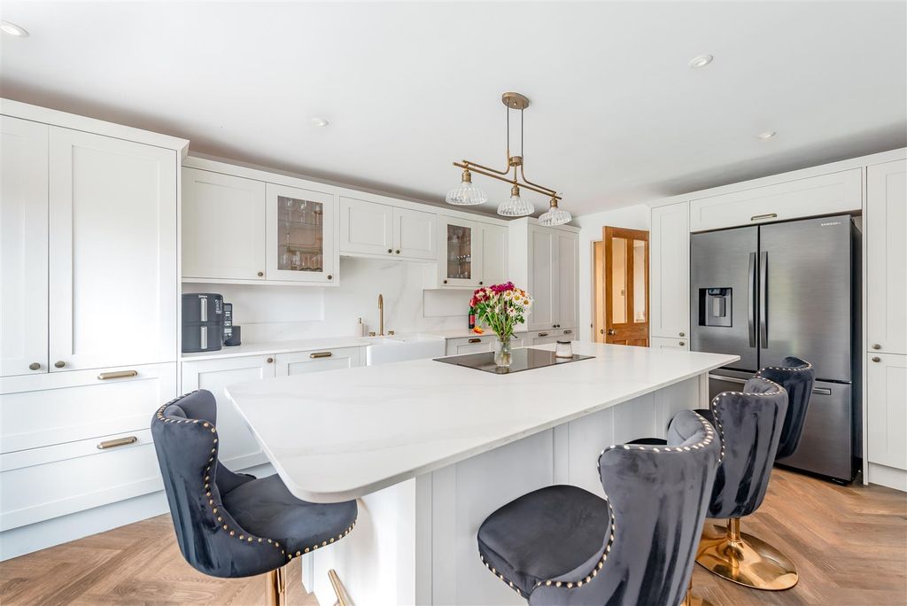 Property photo 2 of 29