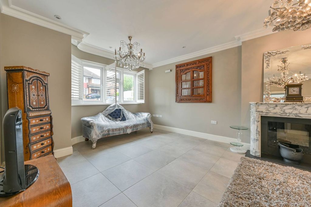 Property photo 2 of 46