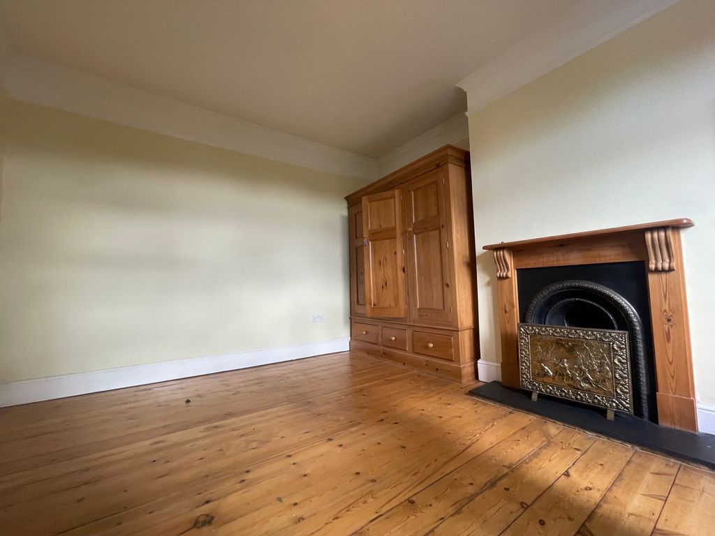 Property photo 2 of 12 11