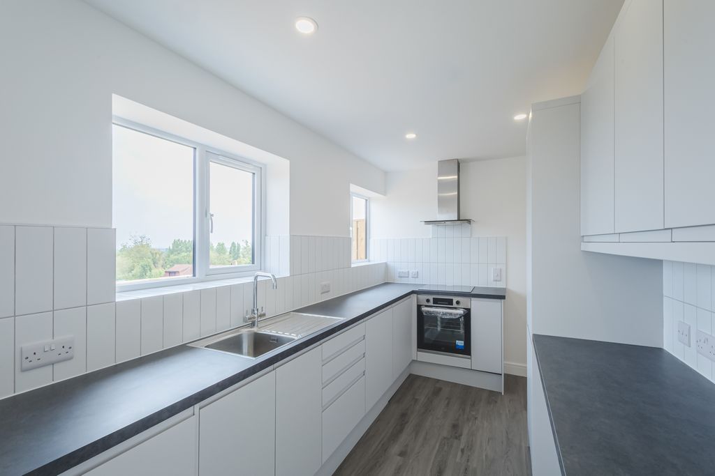 Property photo 3 of 12 250724W005